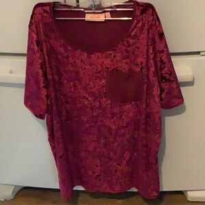 Woman’s short sleeve top size 1x Marroon color with chest pocket with tags